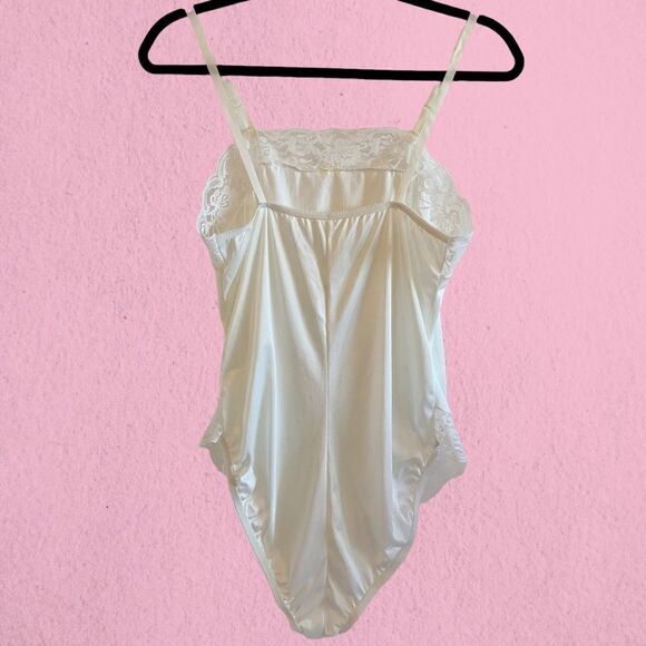 Vintage white lacy bodysuit - Picture 5 of 14
